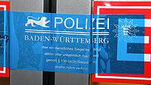 Nach dem Überfall am 17. Januar wurde die Eingangstür der Norma-Filiale von der Polizei versiegelt. Bild: Siegfried Volk