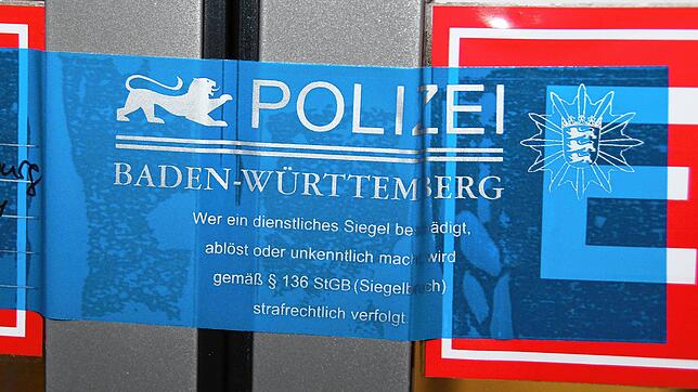 Nach dem Überfall am 17. Januar wurde die Eingangstür der Norma-Filiale von der Polizei versiegelt. Bild: Siegfried Volk