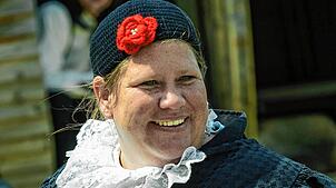 Cindy Stelzer wirkte bei den Freilichtspielen „Die Schwarze Rose“ als Sängerin und Schauspielerin mit. Hier eine Szene „Waldshuter Chilbi“.