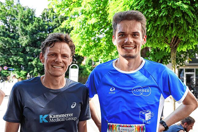 Die beiden schnellsten Läufer über vier Runden: Luca Völkle (rechts) kam vor dem Vorjahressieger Benedikt Hoffmann ins Ziel.