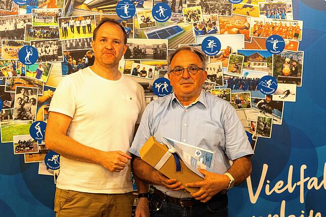 VfB-Präsident Jochen Benz und sein Vorgänger Wunibald Wösle. Zwischen beiden VfB-Präsidenten war der Posten zwei Jahre vakant. (Archivbild)