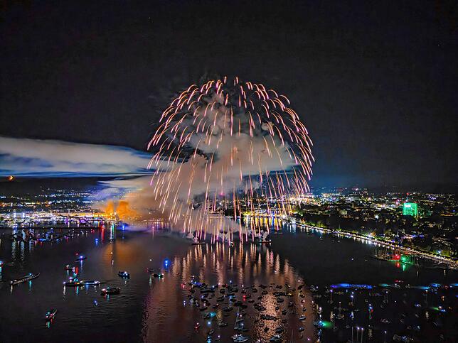 Bild 2: Seenachtfest Konstanz 2024: Die schönsten Fotos vom spektakulären Feuerwerk am Bodensee