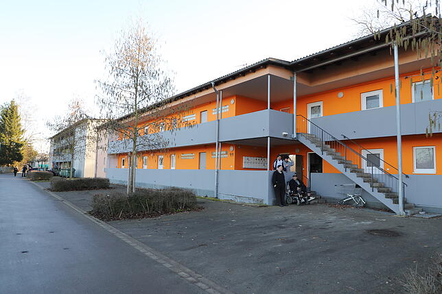 Die Gebäude Mühlenweg 44 (rechts) und Mühlenweg 44a (links im Hintergrund). Freiwillig wohnt hier niemand. Die meisten Bewohner würden ...