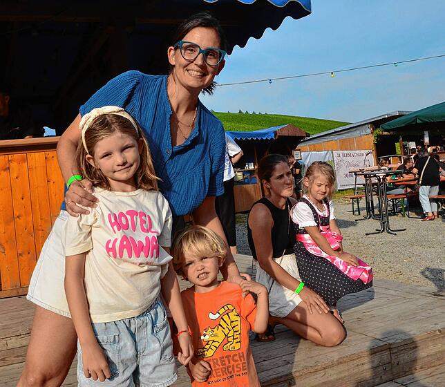 Bild 5: Beim Bermatinger Weinfest wird auch am Samstag gefeiert! Wir haben die besten Bilder – Teil 2