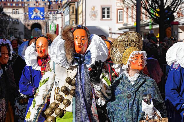 Bild 23: Villinger Maschgerelauf: Narren strömen durch die Innenstadt