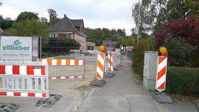 Die Sanierung des Fußgängerbereichs der Brücke hat sich um einige Tage verschoben.