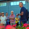 Manfred Härle bereitet jeweils die Bühne für die Gewerbetreibenden, die bei dem Rundgang besucht werden. Nach einer kleinen Vorstellung ...