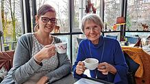 Unsere Reporterin Sira Huwiler-Flamm (links) im Interview mit Maria Trehn, der Teamleiterin der Gründen Damen und Herren am Klinikum ...