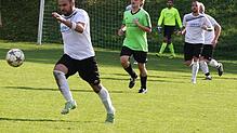 Mit 33 Saisontoren war Tolga Sözer (am Ball) der treffsicherste Stürmer in der Kreisliga A, Staffel 1. Nun kämpft Sözer mit dem FC ...