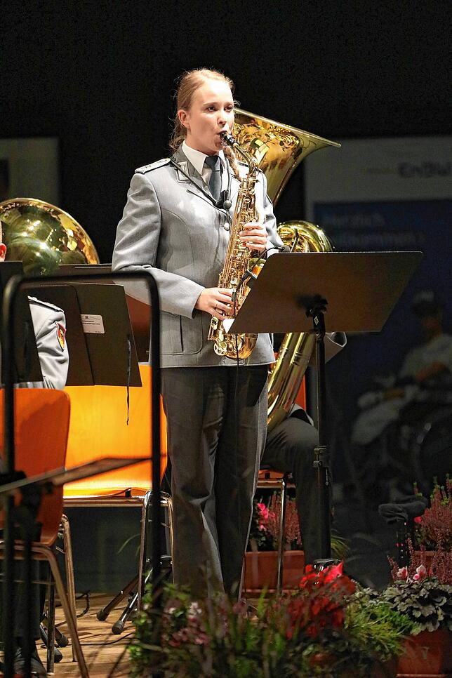 Bild 22: Volle Zuschauerreihen und gute Laune: Bilder vom Benefizkonzert mit dem Heeresmusikcorps