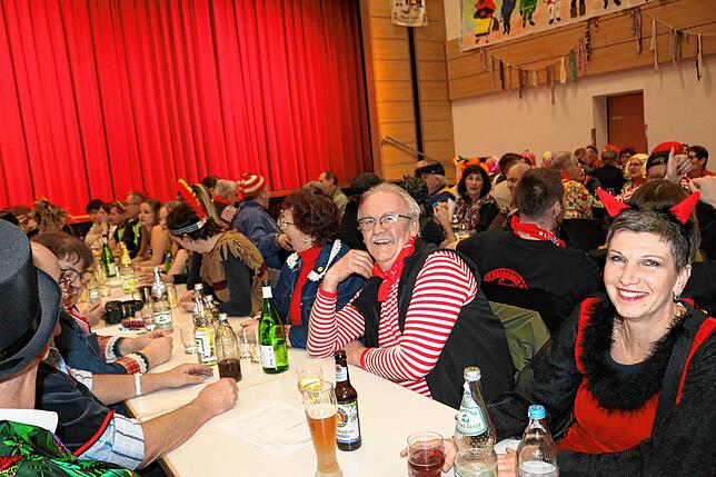 Bild 4: Fasnacht pur beim traditionellen Öschabend: Wir haben die Bilder