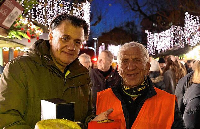 Bild 16: Der Hincooker backt für die Konstanzer Tafel: Bilder der Spendenaktion auf dem Weihnachtsmarkt