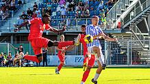 Am ersten Spieltag verlor der 1. FC Rielasingen-Arlen (links Obed Ugondu) mit 2:4 in Pforzheim