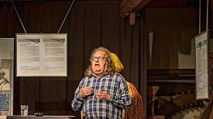 Christian Ruch bei seinem Vortrag in der Stadtscheuer Waldshut. Foto: Andreas Neef
