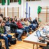 Bei einer Bürgerdialog-Veranstaltung legt die Stadtverwaltung (rechts Oberbürgermeister Simon Gröger) drei mögliche Varianten für die ...