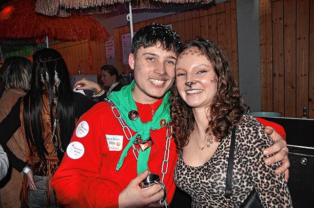 Bild 9: Hugeloh Ball 2025: Diese Bilder zeigen die beste Stimmung in der Mehrzweckhalle