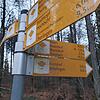 Wanderweg zwischen Bonndorf und Nesselwangen. Hinweisschilder vom Kaien her wurden demontiert.
