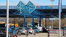 (Archivbild) Auch am Zoll Bietingen/Thayngen gehen der Bundespolizei immer wieder Gesuchte ins Netz: Diesmal erwischten sie einen Mann, ...