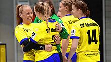 Am Samstag wollen die Drittliga-Handballerinnen des SV Allensbach in Augsburg einen Sieg und den Klassenerhalt feiern, wie hier im Bild ...