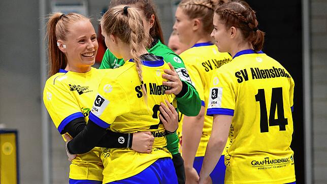 Am Samstag wollen die Drittliga-Handballerinnen des SV Allensbach in Augsburg einen Sieg und den Klassenerhalt feiern, wie hier im Bild ...