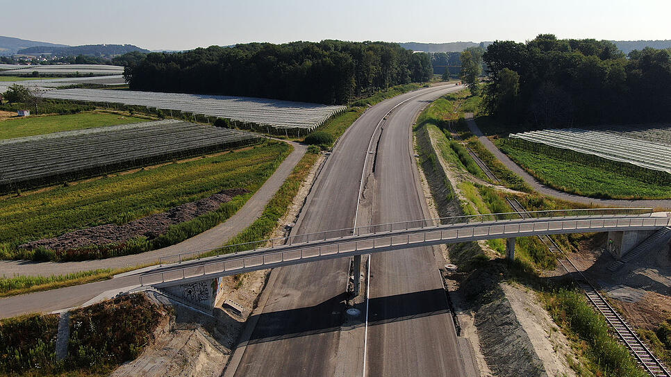 Noch ist die B 31-neu zwischen Friedrichshafen und immenstaad leer. Spätestens Ende 2020 soll sich das ändern.