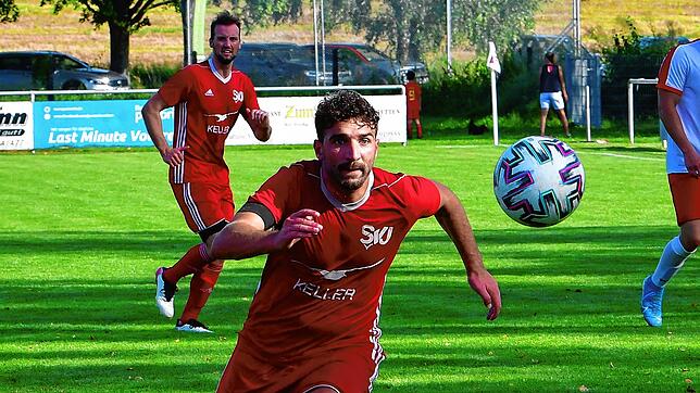 Aufgepasst: Stefano Fornino bewies beim 3:0-Sieg des SV Jestetten gegen den VfB Waldshut ein gutes Näschen, war bei einem Abwehrfehler ...