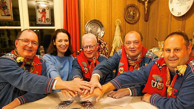 Hand in Hand für eine gelungene Fasnet 2025 in Singen (von links): Zunftmeister Stephan Glunk, Pressesprecherin Christine Gaiser, ...