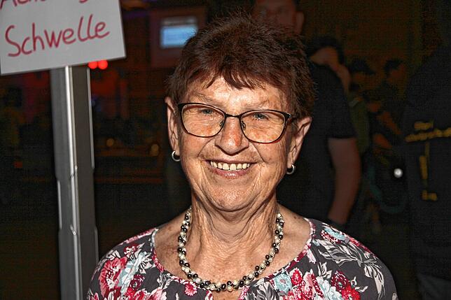 Irmgard Möll ist das älteste Mitglied des Mainwanger Narrenvereins und hilft beim Schafstallfest gerne mit.
