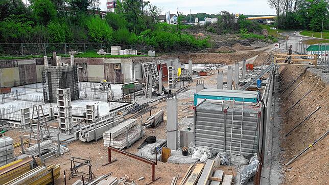 Am Westrand von Tiengen entsteht das Wohnbau-Projekt der Freiburger Genossenschaft Oekogeno. Zunächst wird die Tiefgarage angelegt.