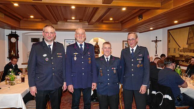 Nach jeweils 47 Jahren aktiven Dienst verabschiedete Kommandant Thorsten Gulde die Kameraden Bernhard Fröhlich, Helmut Jung und Wolfgang ...