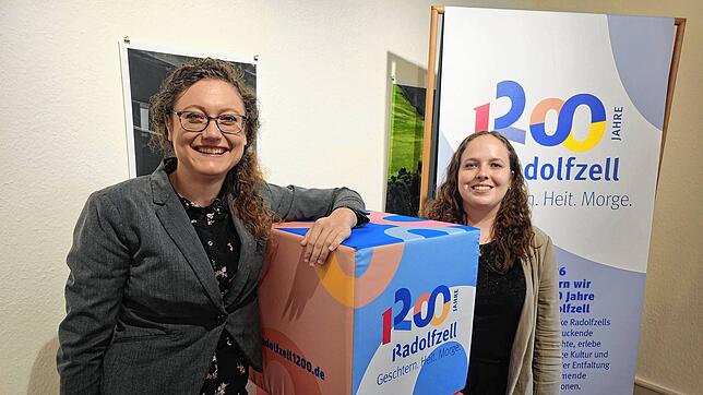 Museumspädagogin Jacqueline Berl (links) betreut die Bürgerprojekte des Stadtjubiläums 2026, Nina Herzog (rechts) ist die Leiterin des ...