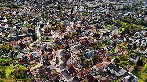 Eine Baustelle naht: In der Radolfzeller Straße (Bildmitte) ab Sternengasse werden ab Montag, 15. Juni, Versorgungsleitungen erneuert. ...