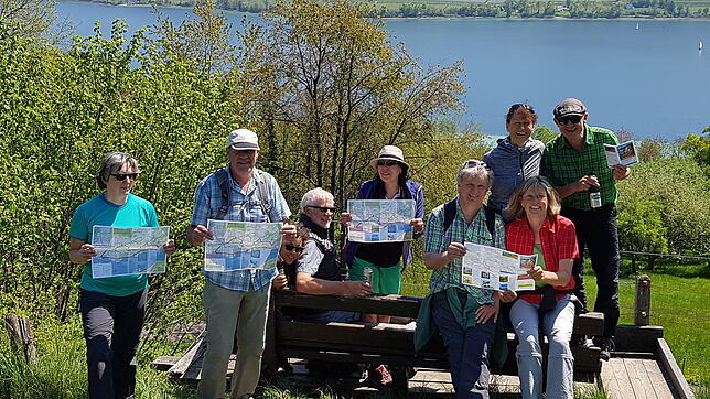 Bild : Hunderte Leser wandern die erste Genusstour auf der Hinteren Höri. Schicken Sie uns auch Ihr Wanderbild!