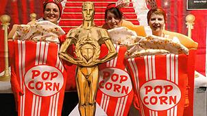 Drei Popcorn-Damen zogen beim Bunten Abend die Blicke auf sich.