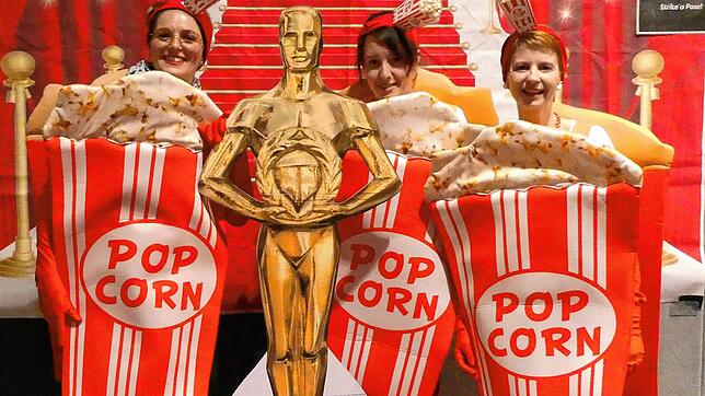 Drei Popcorn-Damen zogen beim Bunten Abend die Blicke auf sich.