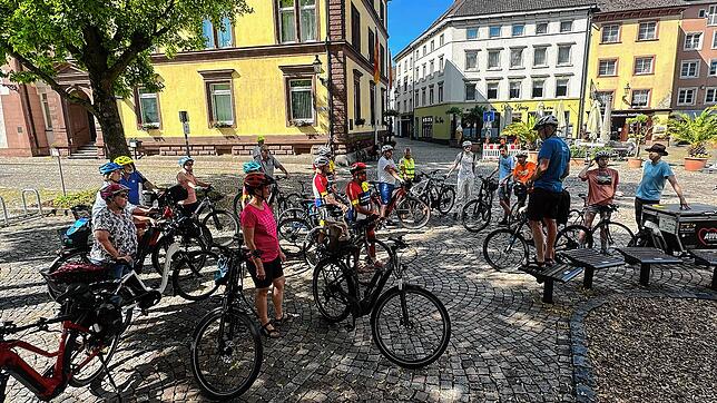 Während der dreiwöchigen Aktion gab es mehrere gemeinsame Radtouren, wie hier zum Auftakt in Bad Säckingen.