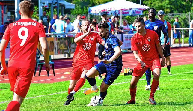 Bild 4: VfB Waldshut gewinnt das Derby beim FC Tiengen 08 mit 3:1 &ndash; und wir haben Bilder!