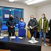 Im Testzentrum von Aptar in Eigeltingen (von links): Bürgermeister Alois Fritschi, Thomas Klofac (Geschäftsführer von Aptar), Angelina ...