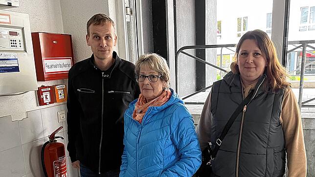 Von horrenden Zuständen in einem Wohnhaus in Schwenningen berichtet Bewohnerin Marion Gabrahn. Ihre Tochter Katja Bartsch und ...