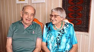 Günter und Rita Funke feiern in Unterkirnach ihren 70. Hochzeitstag. Im Volksmund wird er gerne Gnadenhochzeit genannt.  Foto: Cornelia ...