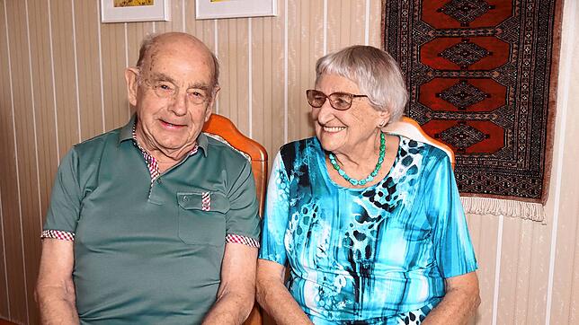 Günter und Rita Funke feiern in Unterkirnach ihren 70. Hochzeitstag. Im Volksmund wird er gerne Gnadenhochzeit genannt.  Foto: Cornelia ...
