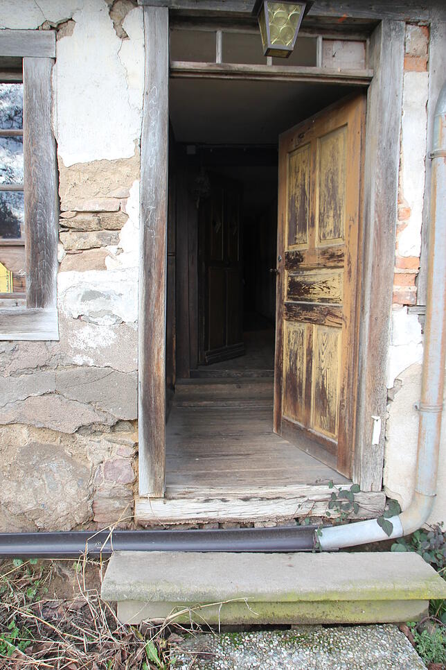 Historisch: Der Fortschritt hat an der Schwelle des Hotzenhauses Halt gemacht. Wer das Innere das Hauses betritt, macht eine Zeitreise ...