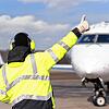 Ein Flieger landet am Bodensee-Airport in Friedrichshafen. Bis Ende März bringt eine Verbindung Skitouristen aus London an den Bodensee ...