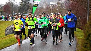 Zum inzwischen zehnten Silvesterlauf der Tuttlinger Sportfreunde sind wieder Teilnehmer aller Altersgruppen eingeladen. Archivbild: Rolf ...