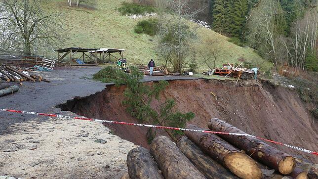 Bild : Nach dem massiven Erdrutsch in Schramberg: Geologe sieht noch Dynamik im Hang