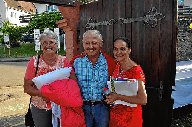 Von Links Gisela und Heiner Duttlinger mit Corinna Vogt. Foto Ursula Ortlieb