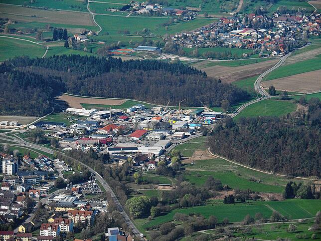 Blick aus der Luft auf Kaltbrunn. Wer hier bauen möchte, braucht noch etwas Geduld.