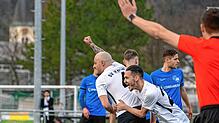 Jubel beim SV Herten: Julian Jäger, hier gefeiert von Ciro Di Feo, erzielte nach einem Abwehrfehler die Führung für die Gastgeber beim ...