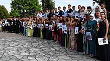 Gruppenbild der Absolventen vor dem Kursaal. Foto: Realschule Überlingen