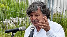„Kein Regentropfen verlässt das Plangebiet“: Landschaftsarchitekt Johann Senner erläutert das Konzept der „Schwammstadt“.
